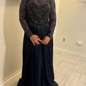 Elegant Navy Blue Lace Evening Gown